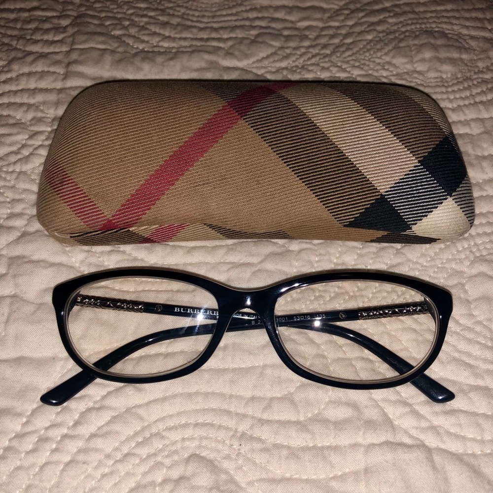 Burberry Eyeglasses 🤓